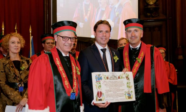 Peer Swinkels geridderd in de orde van de Roerstok door de Belgische Brouwers